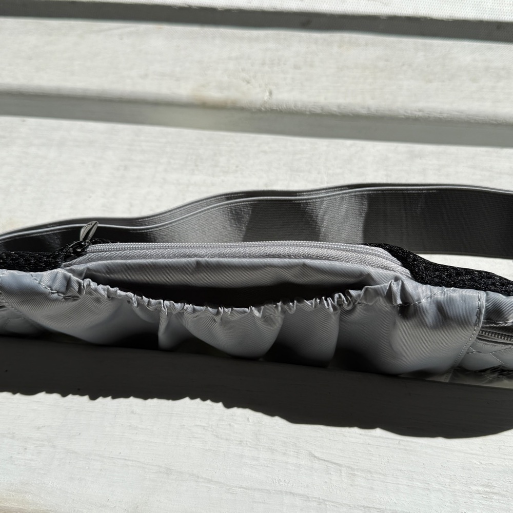 Lug - Skedaddle Belt Bag - Silver Gray - Women’s - Excellent Used Condition - Picture 5 of 11